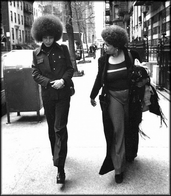Toni Morrison y Angela Davis en 1974. Foto: Jill Krementz.