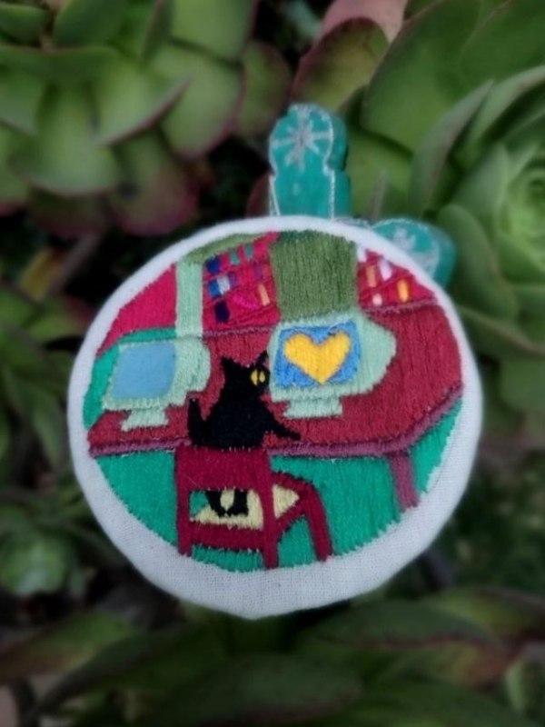 Gata suelta de piel montuna poesía de amor animal